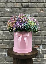 Цветочная композиция из Гипсофила и Розы в шляпной коробке в Губарево