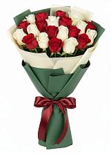 Букет Микс из красных и белых роз в Губарево