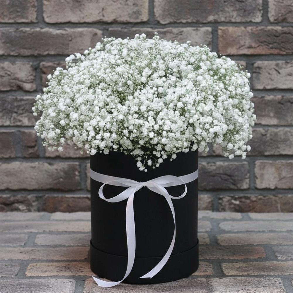 Цветочная композиция из Гипсофила в шляпной коробке в Губарево