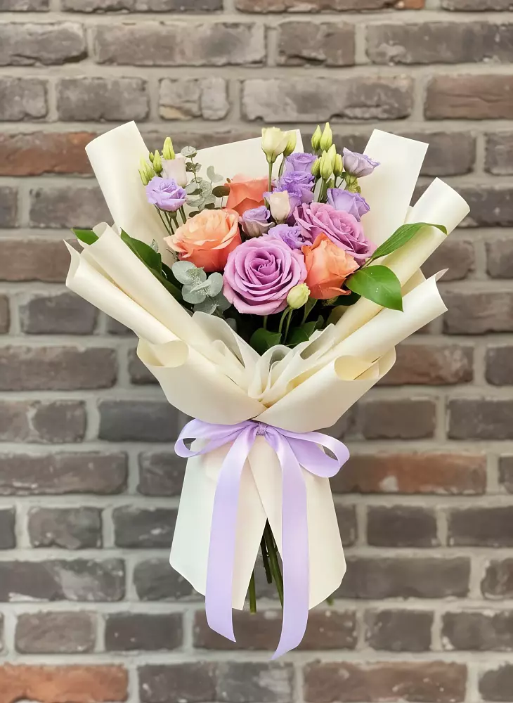 Букет цветов из: Лизиантусы и Розы в Губарево