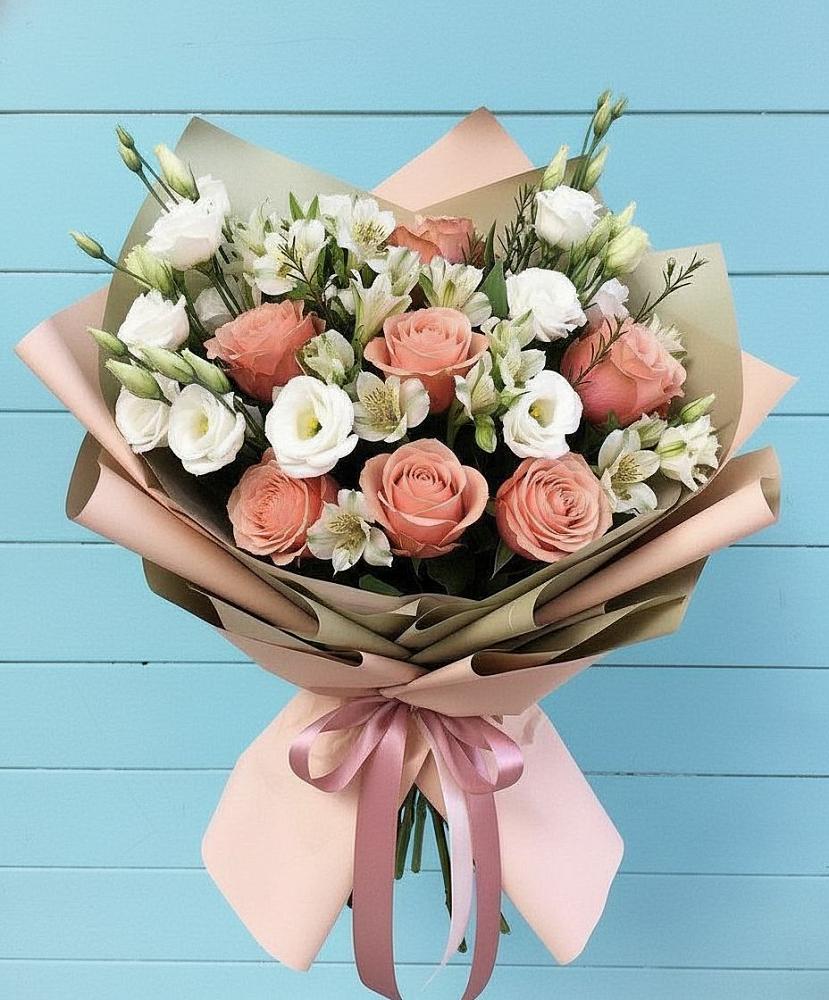 Букет цветов из: Розы, Альстромерии и Лизиантусы в Губарево