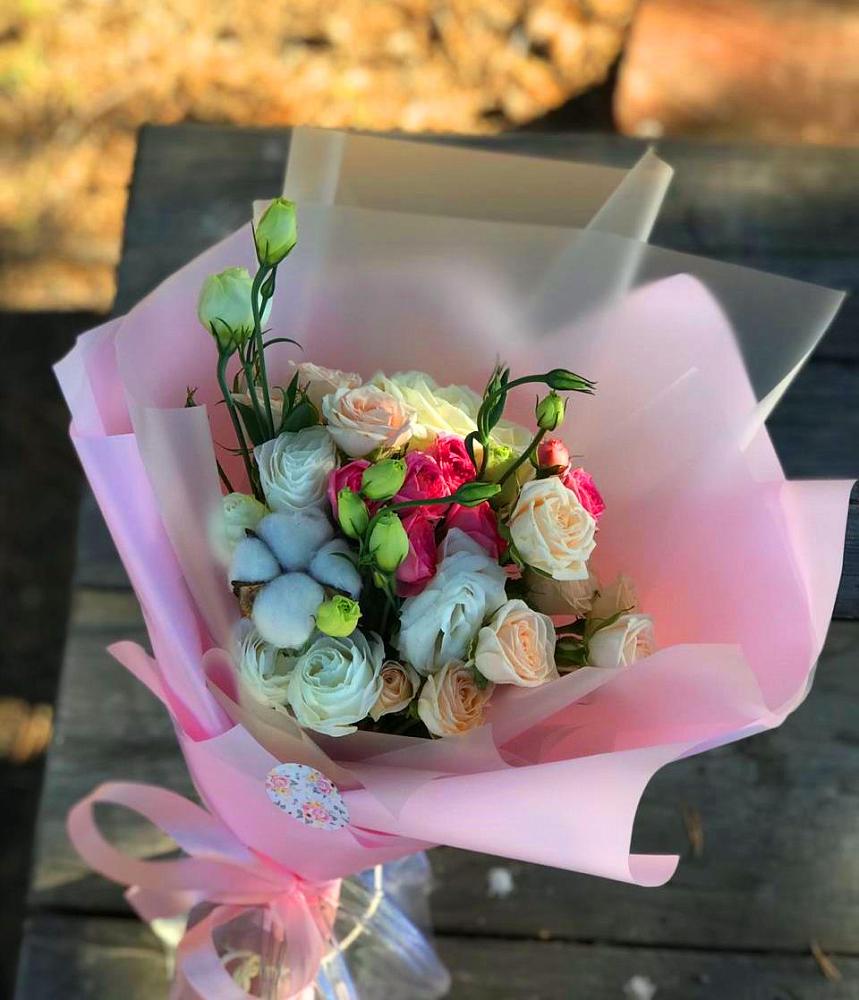 Букет цветов из: Розы и Лизиантусы в Губарево