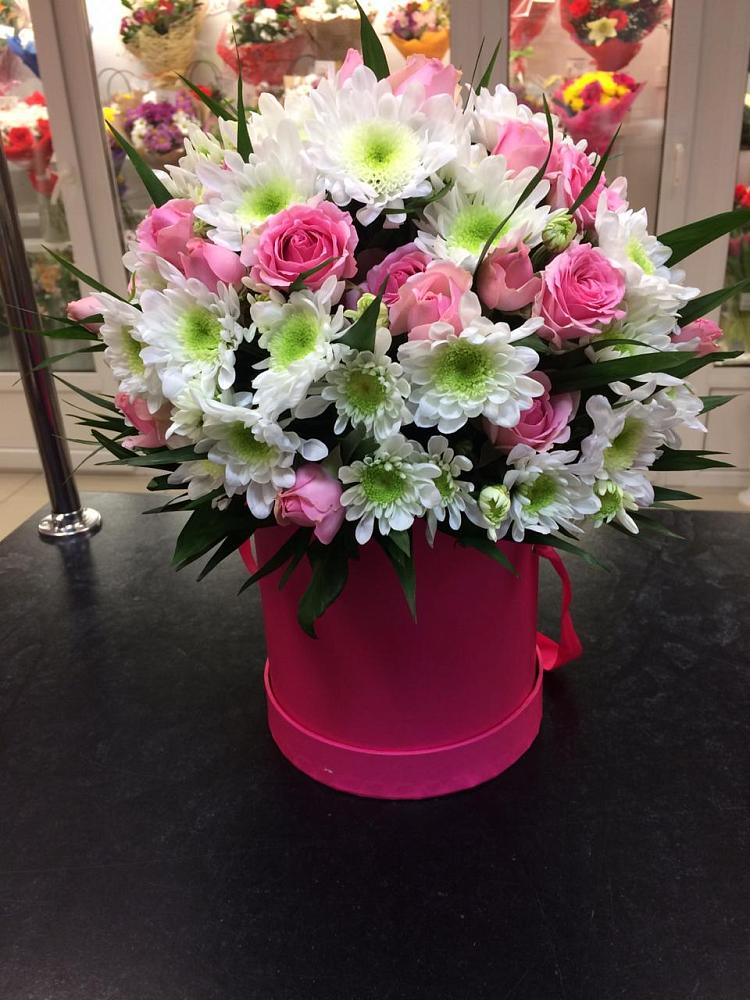 Цветочная композиция из Розы и Хризантемы в шляпной коробке в Губарево