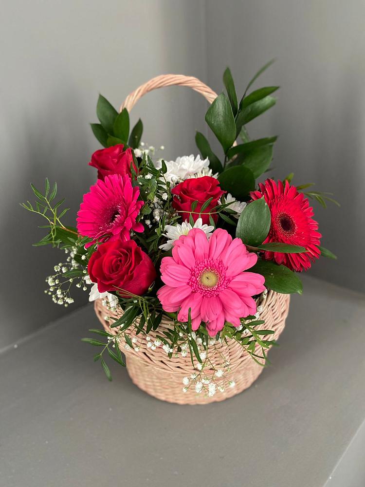 Цветочная композиция из Розы, Хризантемы и Герберы в корзине в Губарево