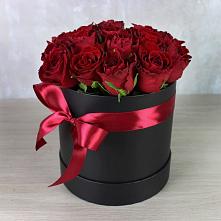 Цветочная композиция из Розы в шляпной коробке в Губарево