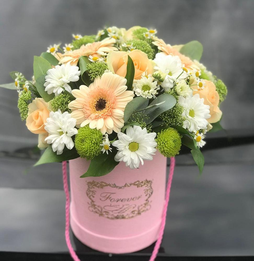 Цветочная композиция из Розы, Герберы и Хризантемы в шляпной коробке в Губарево