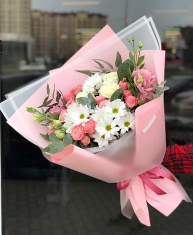 Букет цветов из: Розы, Лизиантусы и Хризантемы в Губарево